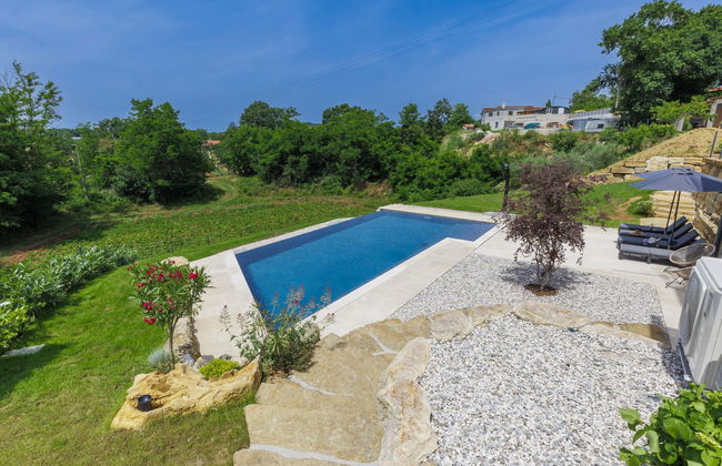 4 bedroom House in Karojba with private pool and garden - Photo 36