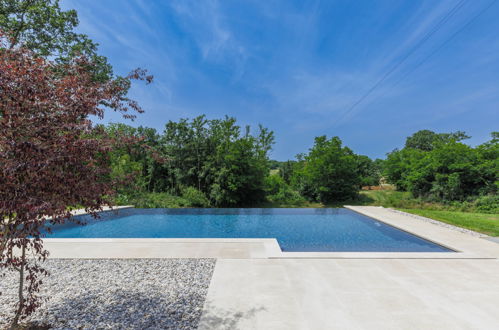 Foto 16 - Casa de 3 quartos em Karojba com piscina privada e jardim