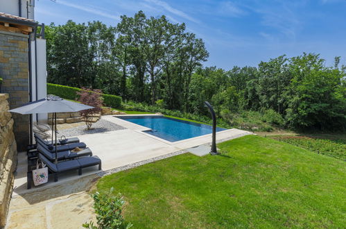 Photo 15 - Maison de 3 chambres à Karojba avec piscine privée et jardin