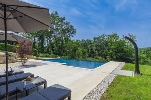 Photo 2 - Maison de 3 chambres à Karojba avec piscine privée et jardin