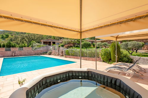 Foto 17 - Appartamento a Roquebrune-sur-Argens con piscina e vista mare