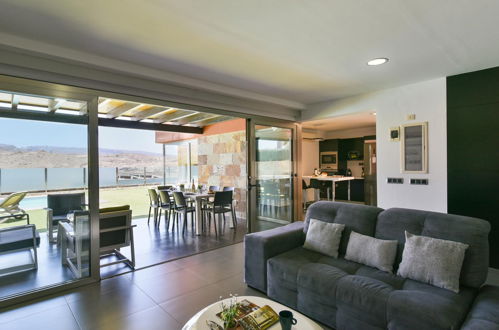 Photo 4 - 2 bedroom House in San Bartolomé de Tirajana with private pool and sea view