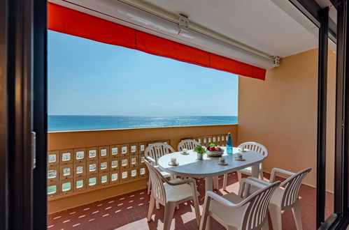 Photo 3 - 2 bedroom Apartment in Le Barcarès with swimming pool and terrace