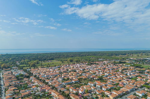 Foto 34 - Appartamento con 2 camere da letto a Viareggio con giardino e vista mare