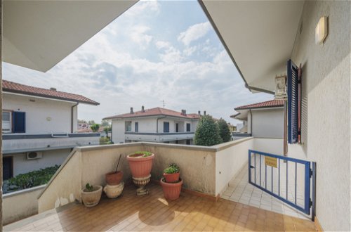Foto 21 - Apartamento de 2 quartos em Viareggio com jardim e vistas do mar
