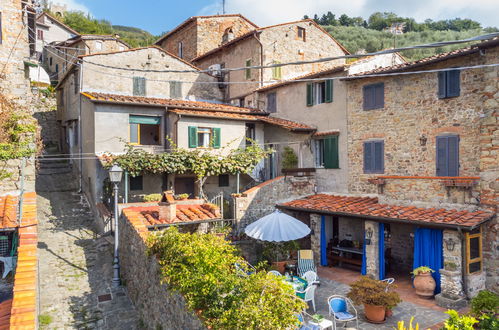 Photo 1 - Appartement de 2 chambres à Pescia avec jardin