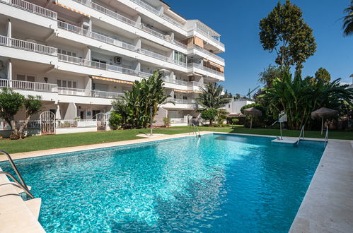 Photo 1 - Appartement de 2 chambres à Marbella avec piscine et vues à la mer