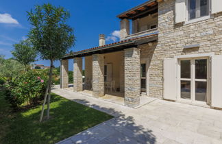 Photo 3 - Maison de 2 chambres à Buje avec piscine privée et jardin