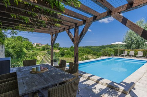 Foto 1 - Casa de 2 quartos em Buje com piscina privada e jardim