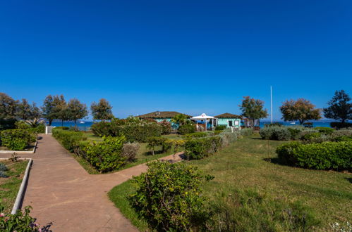 Foto 14 - Apartment mit 1 Schlafzimmer in Le Lavandou mit terrasse und blick aufs meer