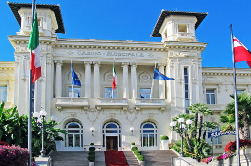 Foto 18 - Appartamento con 1 camera da letto a Sanremo con vista mare