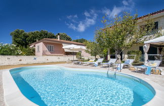 Photo 2 - Appartement de 2 chambres à Trinità d'Agultu e Vignola avec piscine et jardin