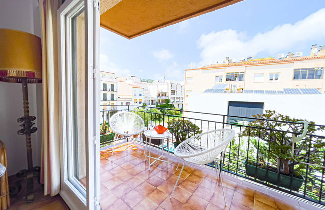 2 bedroom Apartment in Tossa de Mar - Photo 3