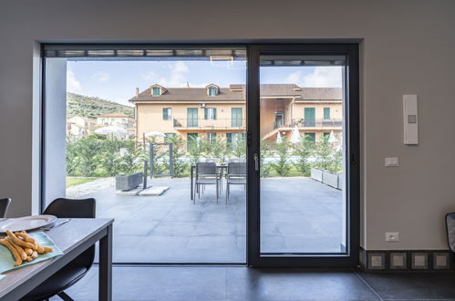 Foto 4 - Appartamento con 2 camere da letto a Imperia con piscina e vista mare