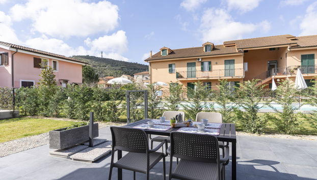 Apartamento de 3 quartos em Imperia com piscina e jardim - Foto 2