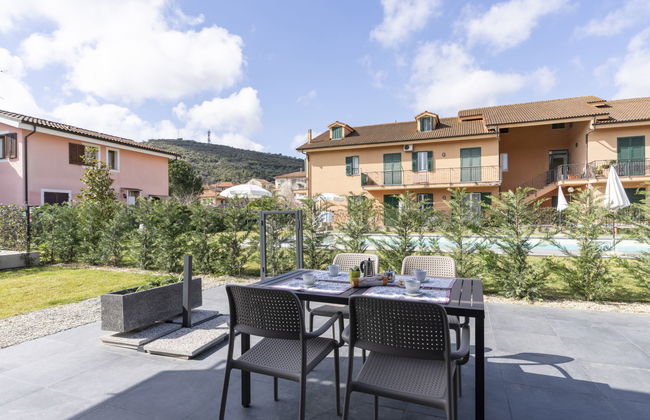 Apartamento de 3 quartos em Imperia com piscina e jardim - Foto 2