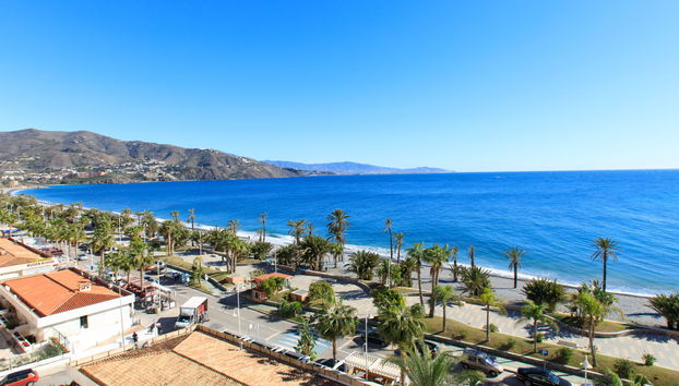 3 bedroom Apartment in Almuñécar with swimming pool and terrace - Photo 2