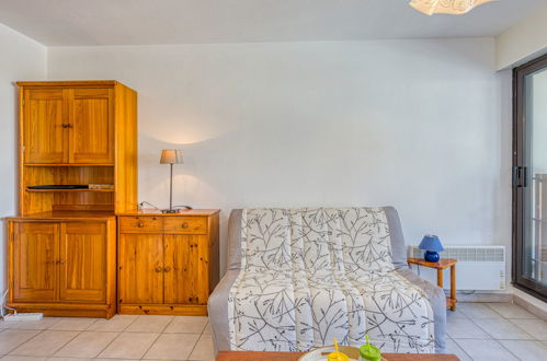 Foto 9 - Appartamento con 1 camera da letto a Agde con piscina e vista mare