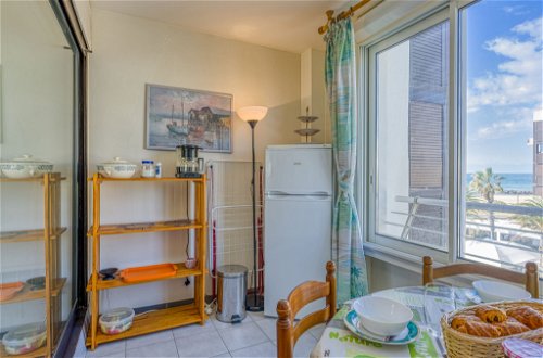 Foto 11 - Appartamento con 1 camera da letto a Agde con piscina e vista mare