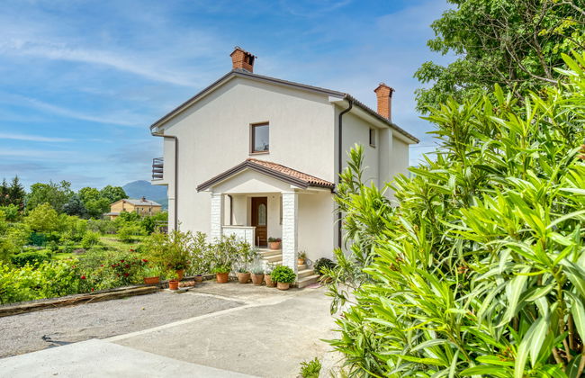 Apartamento de 2 quartos em Kastav com jardim e terraço - Foto 1