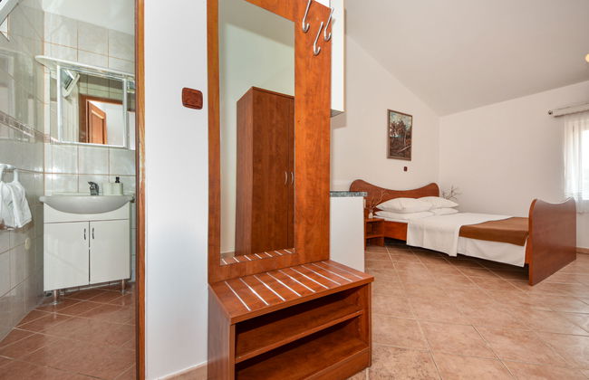 1 bedroom Apartment in Karlobag with swimming pool - Photo 8