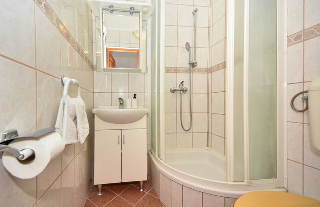 1 bedroom Apartment in Karlobag with swimming pool - Photo 9