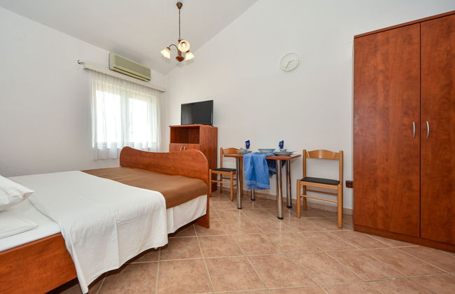 1 bedroom Apartment in Karlobag with swimming pool - Photo 11