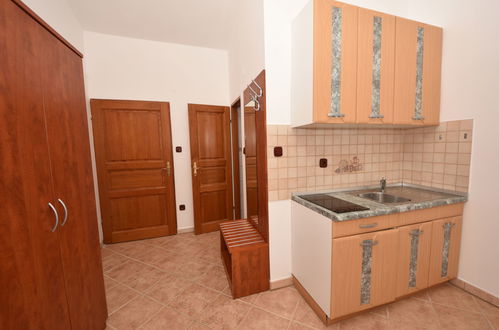 Photo 8 - Apartment in Karlobag with swimming pool