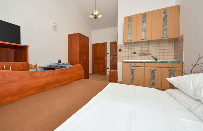 1 bedroom Apartment in Karlobag with swimming pool - Photo 12