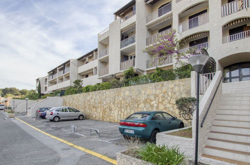 Photo 17 - Apartment in Saint-Cyr-sur-Mer with garden and terrace