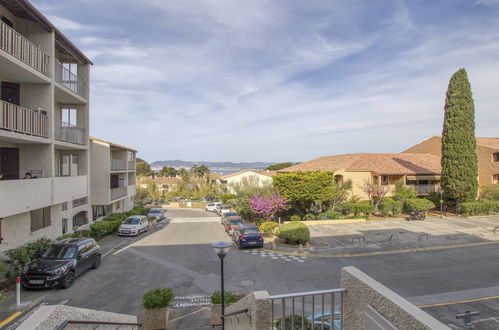 Photo 16 - Apartment in Saint-Cyr-sur-Mer with garden and terrace