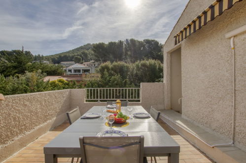 Photo 13 - Apartment in Saint-Cyr-sur-Mer with terrace and sea view