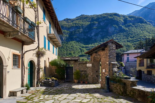 Photo 1 - Maison de 1 chambre à Lierna avec jardin et terrasse