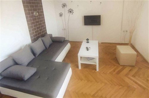 Foto 3 - Appartamento con 2 camere da letto a Novi Vinodolski con giardino e vista mare