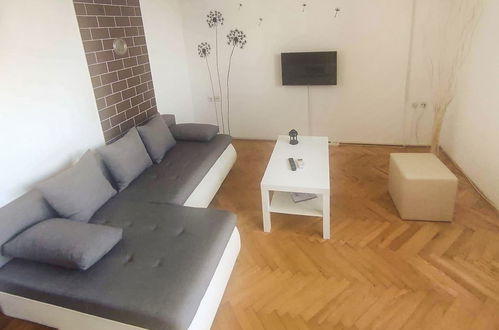 Foto 3 - Appartamento con 2 camere da letto a Novi Vinodolski con giardino e terrazza