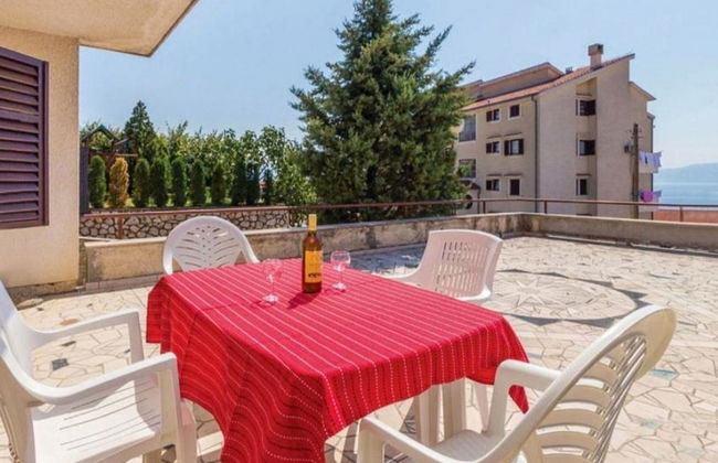 Apartamento de 3 quartos em Novi Vinodolski com jardim e terraço - Foto 2