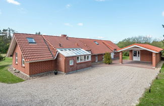 Photo 3 - 4 bedroom House in Blåvand with private pool and terrace