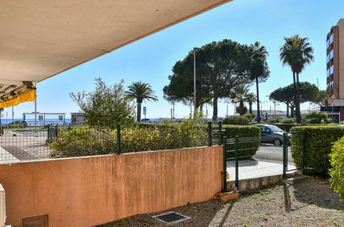 Foto 19 - Apartamento de 1 habitación en Fréjus con vistas al mar