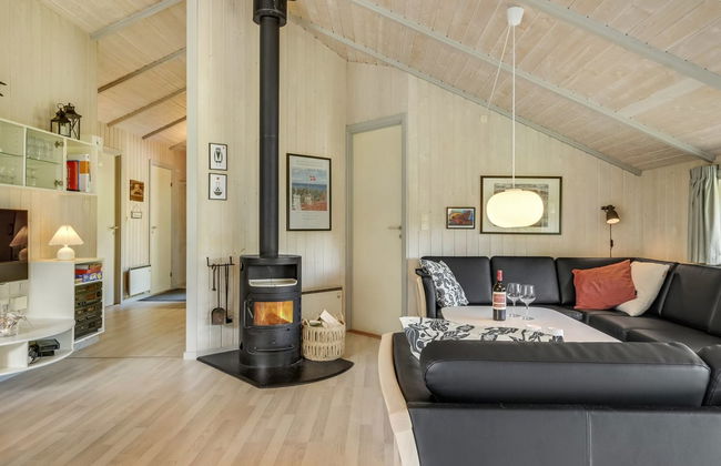 5 bedroom House in Væggerløse with private pool and terrace - Photo 24