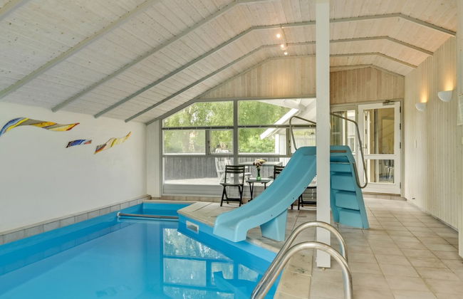 5 bedroom House in Væggerløse with private pool and terrace - Photo 8