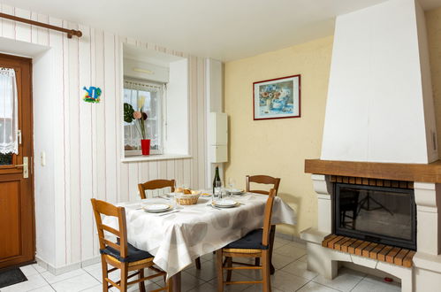 Photo 3 - 2 bedroom House in Saint-Méloir-des-Ondes with terrace and sea view