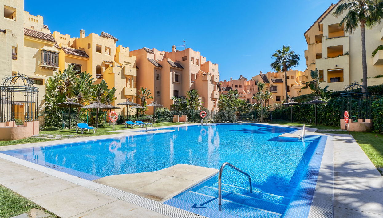 Apartamento de 3 quartos em Manilva com piscina e jardim - Foto 1