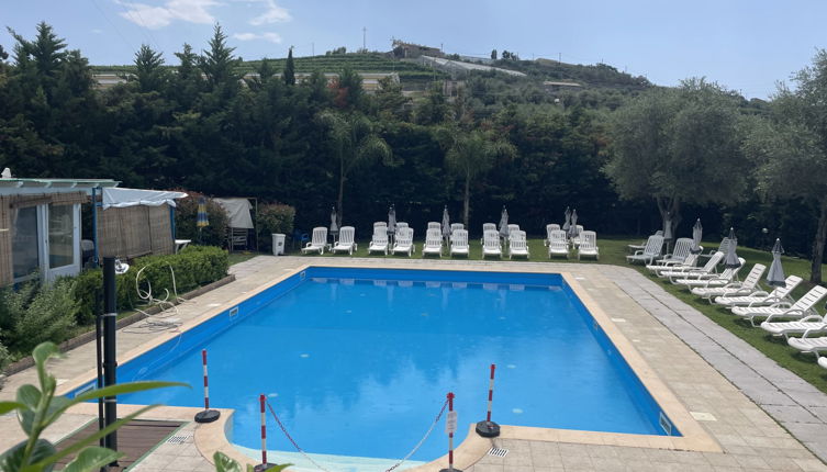 Foto 1 - Casa de 2 habitaciones en Santo Stefano al Mare con piscina y vistas al mar