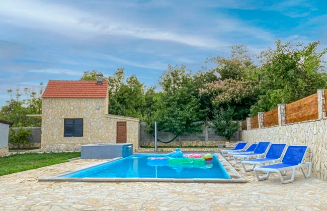 Casa de 4 quartos em Imotski com piscina privada e jardim - Foto 1