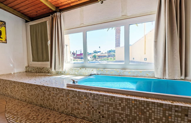 Villa With Pool and Beautiful Architecture - Foto 47