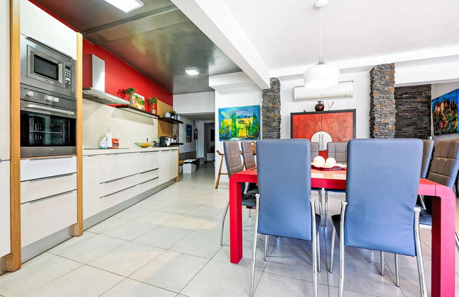 Villa With Pool and Beautiful Architecture - Foto 65