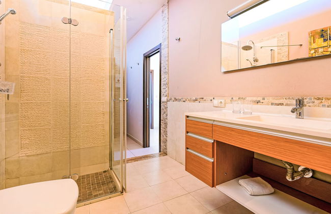 Villa With Pool and Beautiful Architecture - Foto 39