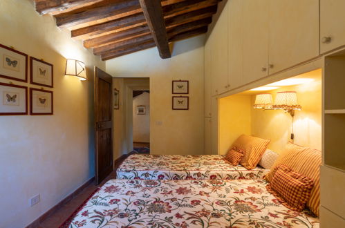 Photo 19 - 4 bedroom House in Dicomano with private pool and garden