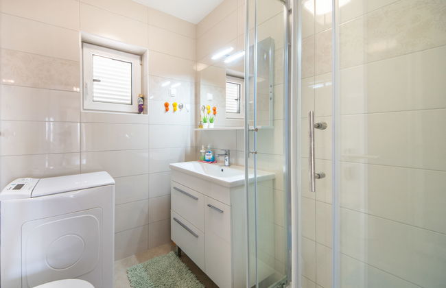 3 bedroom Apartment in Karlobag with terrace - Photo 13