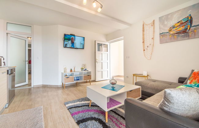 3 bedroom Apartment in Karlobag with terrace - Photo 3